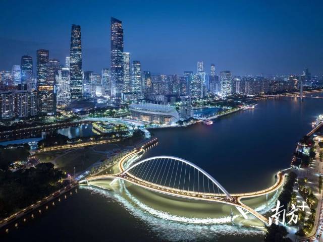 刚刚荣获2023 “世界人行桥奖”唯一金奖的海心桥。 刚刚荣获2023 “世界人行桥奖”唯一金奖的海心桥。