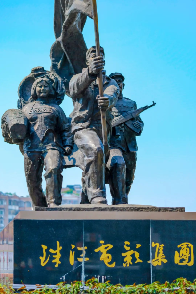 这个“大厂”，击中多少人内心的“回忆杀”