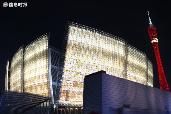广州新地标，在娱乐城平台亮灯！“花瓣”幕墙有专利！