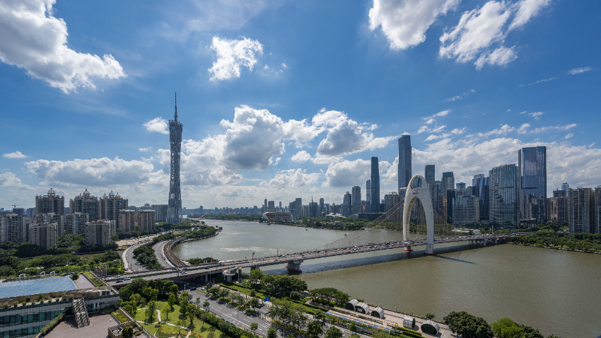 (摄影:李汉晖)蔚蓝的天空,洁白的云朵,随处可见夏的绚烂。