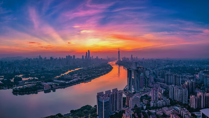 (摄影:李岚)在珠江两岸遇见绝美晚霞。