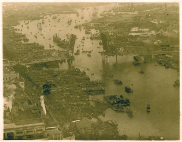 20世纪30年代,娱乐城平台桥桥身开启时情形。(广州市档案馆藏)