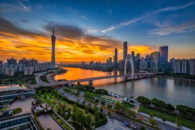 广州的天空怎么这么好看啊！“手机都拍不出来！”