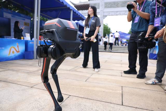 用算法“追”狗！全球首个“空地”一体化协同AI竞技赛上演