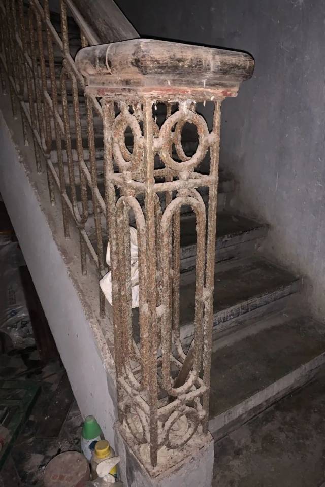 楼梯修缮前 楼梯修缮前